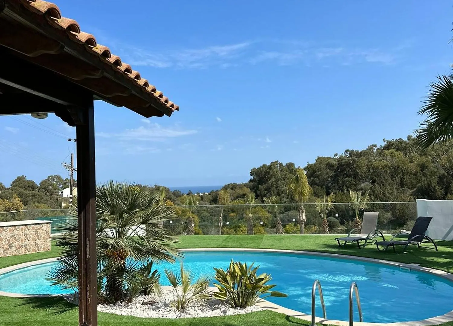 Leo\'S Paradise location